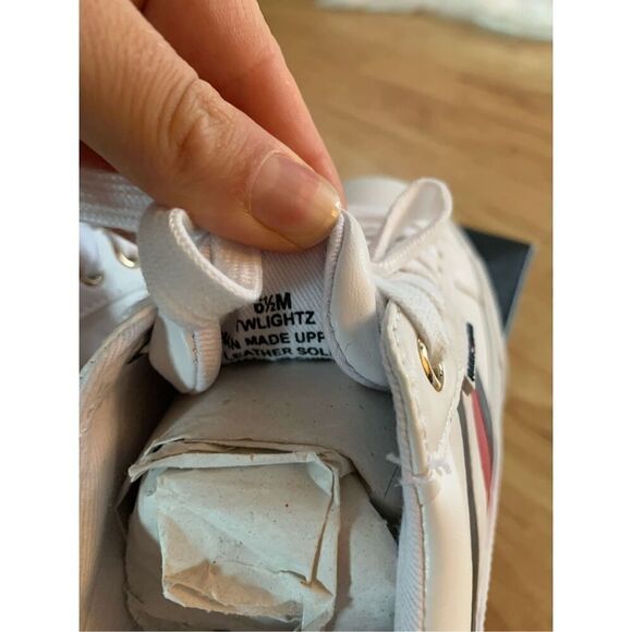 Tommy Hilfinger  white sneakers size 6.5 new - Picture 6 of 6
